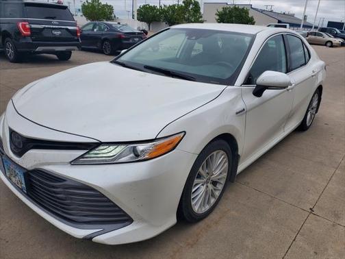 2020 Toyota Camry Hybrid XLE