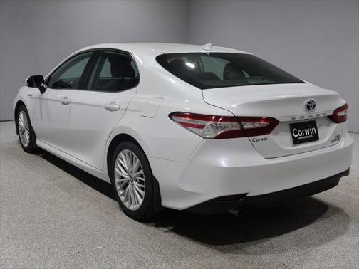 2020 Toyota Camry Hybrid XLE