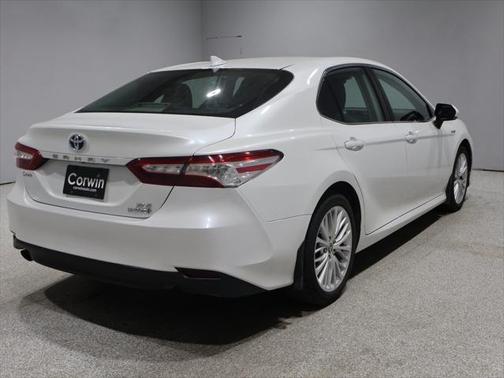 2020 Toyota Camry Hybrid XLE