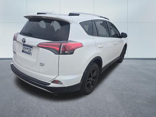 Super White 2017 Toyota RAV4 XLE