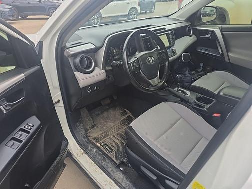 Super White 2017 Toyota RAV4 XLE