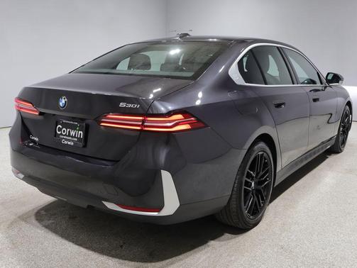 Dark Graphite Metallic 2024 BMW 530 xDrive