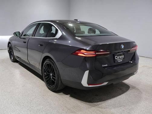 Dark Graphite Metallic 2024 BMW 530 xDrive