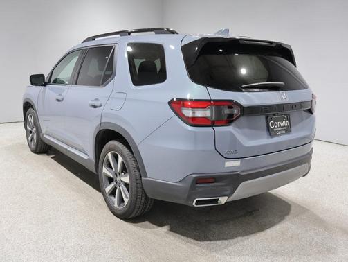 Gray 2025 Honda Pilot Elite