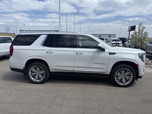White Frost Tricoat 2021 GMC Yukon Denali