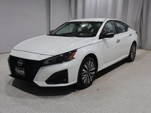 Pearl White Tricoat 2024 Nissan Altima 2.5 SV