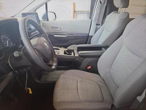 2022 Toyota Sienna LE