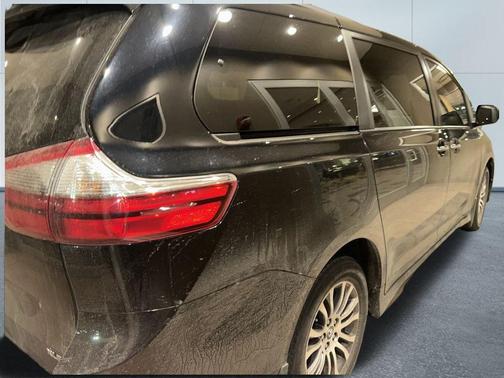 2020 Toyota Sienna XLE