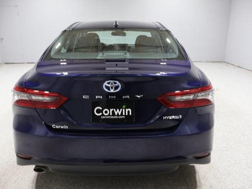2022 Toyota Camry Hybrid XLE