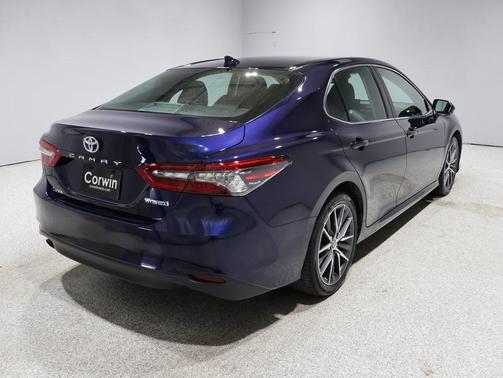 2022 Toyota Camry Hybrid XLE