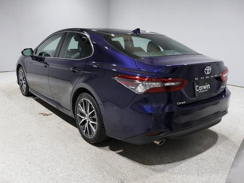 2022 Toyota Camry Hybrid XLE