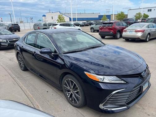 2022 Toyota Camry Hybrid XLE