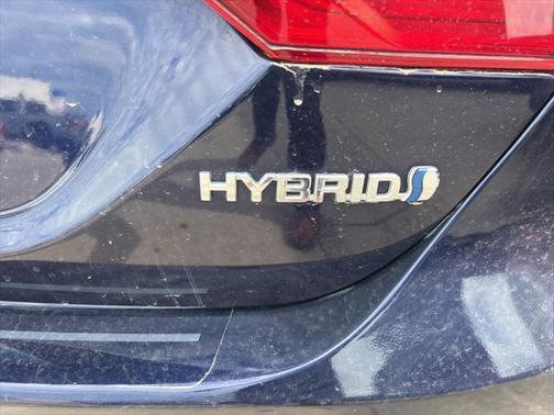 2022 Toyota Camry Hybrid XLE
