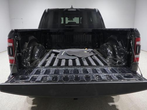 Diamond Black Crystal Pearlcoat 2023 RAM 1500 Big Horn/Lone Star