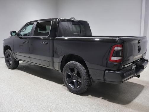 Diamond Black Crystal Pearlcoat 2023 RAM 1500 Big Horn/Lone Star