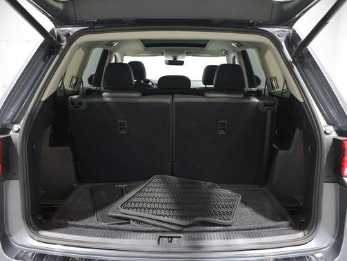 Platinum Gray Metallic 2023 Volkswagen Atlas 3.6L SE w/Technology