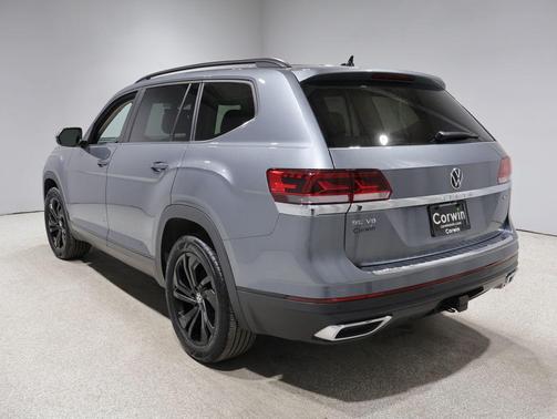 Platinum Gray Metallic 2023 Volkswagen Atlas 3.6L SE w/Technology