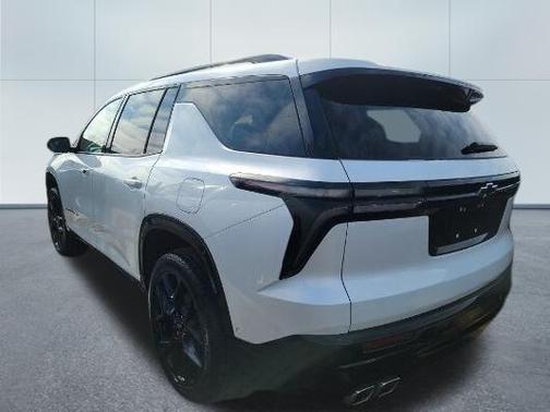 White 2024 Chevrolet Traverse RS