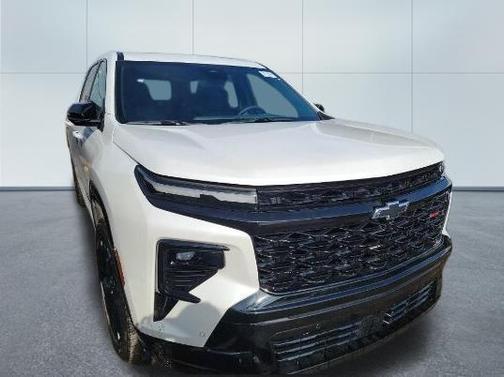 White 2024 Chevrolet Traverse RS