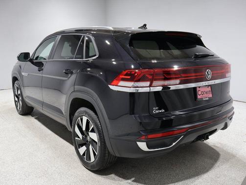 2025 Volkswagen Atlas Cross Sport 2.0T SE w/Technology 4MOTION
