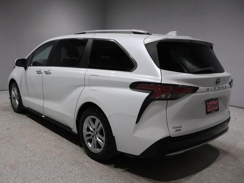 2022 Toyota Sienna Limited 7-Passenger