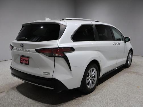 2022 Toyota Sienna Limited 7-Passenger