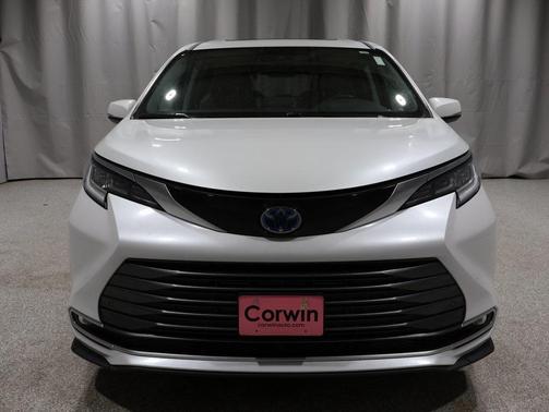 2022 Toyota Sienna Limited 7-Passenger