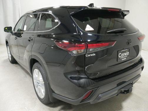 Midnight Black Metallic 2024 Toyota Highlander Limited