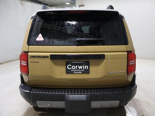 Trail Dust/Gray Scape Roof 2026 Toyota Land Cruiser Base