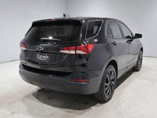 Mosaic Black Metallic 2024 Chevrolet Equinox LS