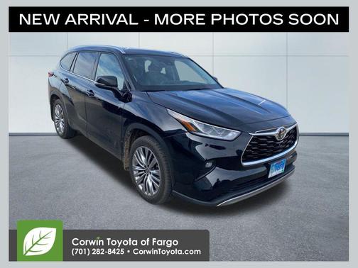 Black 2022 Toyota Highlander Platinum