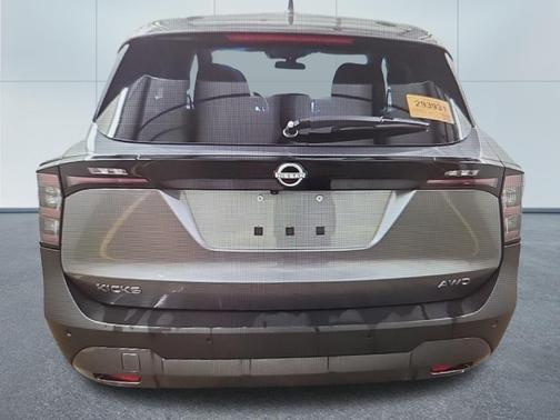 Gun Metallic 2025 Nissan Kicks SV