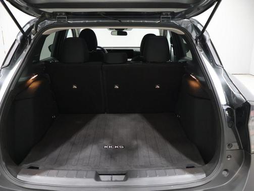 Gun Metallic 2025 Nissan Kicks SV