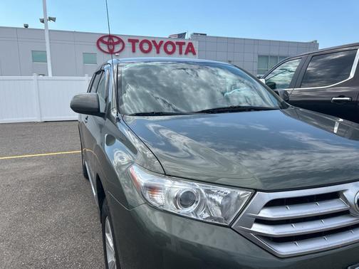 2012 Toyota Highlander SE