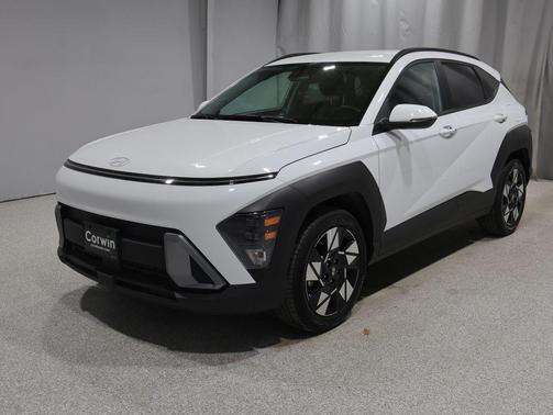 Atlas White 2025 Hyundai KONA SEL