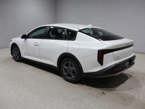 Snow White Pearl 2025 Kia K4 LXS