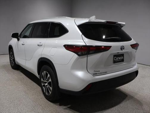 2022 Toyota Highlander Hybrid XLE