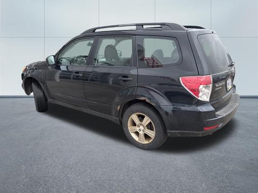 Obsidian Black Pearl 2011 Subaru Forester 2.5 X
