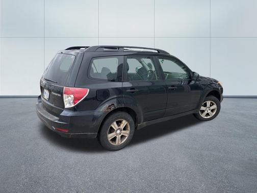 Obsidian Black Pearl 2011 Subaru Forester 2.5 X