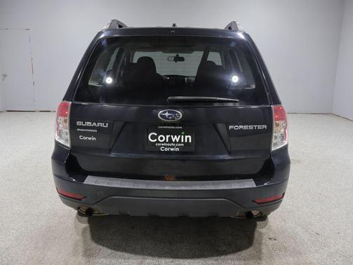 Obsidian Black Pearl 2011 Subaru Forester 2.5 X