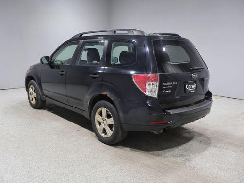 Obsidian Black Pearl 2011 Subaru Forester 2.5 X