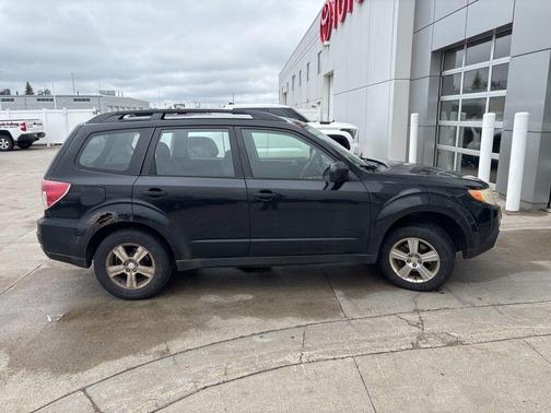 Obsidian Black Pearl 2011 Subaru Forester 2.5 X