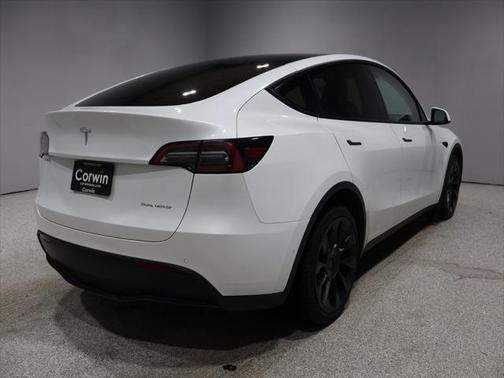 2022 Tesla Model Y Long Range Dual Motor All-Wheel Drive