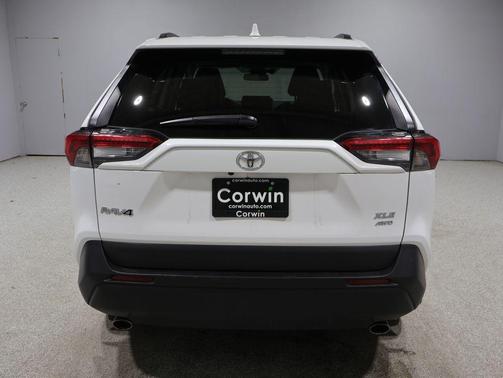 Ice Cap 2023 Toyota RAV4 XLE
