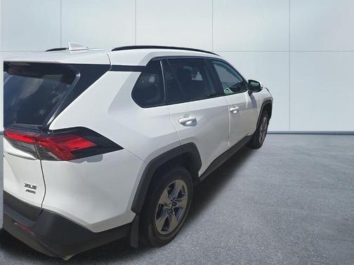 Ice Cap 2023 Toyota RAV4 XLE