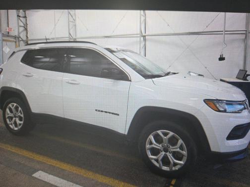 Bright White Clearcoat 2025 Jeep Compass Latitude
