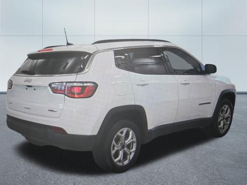 Bright White Clearcoat 2025 Jeep Compass Latitude