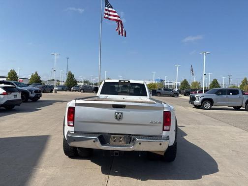 2017 RAM 3500 Big Horn Crew Cab 4x4 8' Box