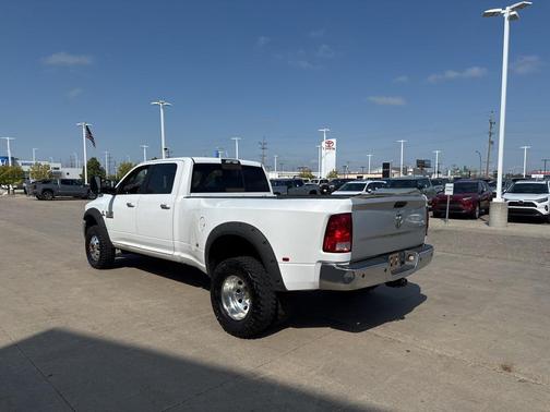 2017 RAM 3500 Big Horn Crew Cab 4x4 8' Box