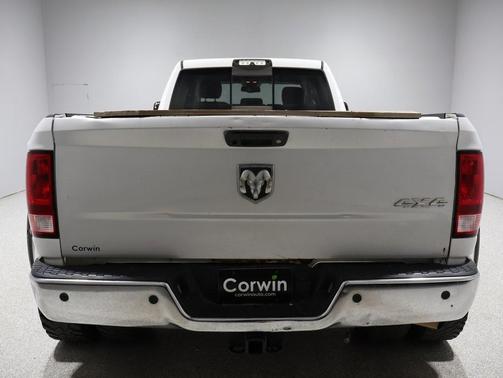 2017 RAM 3500 Big Horn Crew Cab 4x4 8' Box